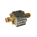 Aislador coaxial y de entrega